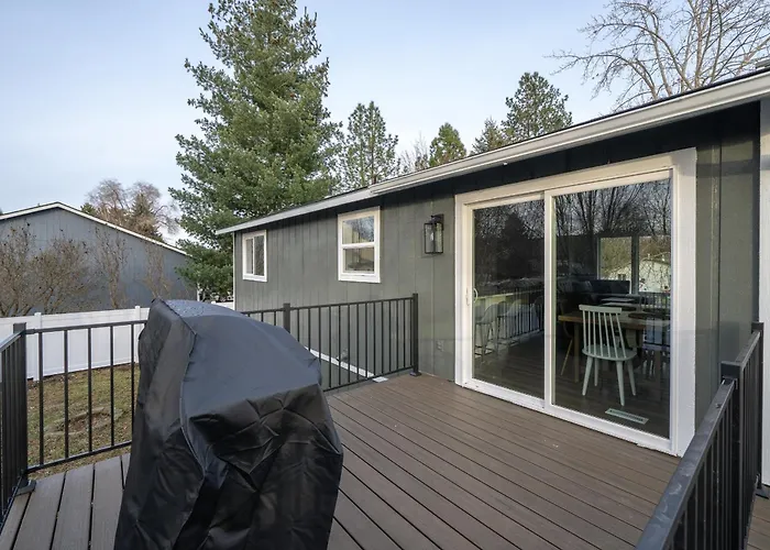 Spacious Family Villa Only 13 Mi From Silverwood